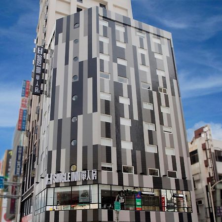 Single Inn-Kaohsiung Station Bagian luar foto