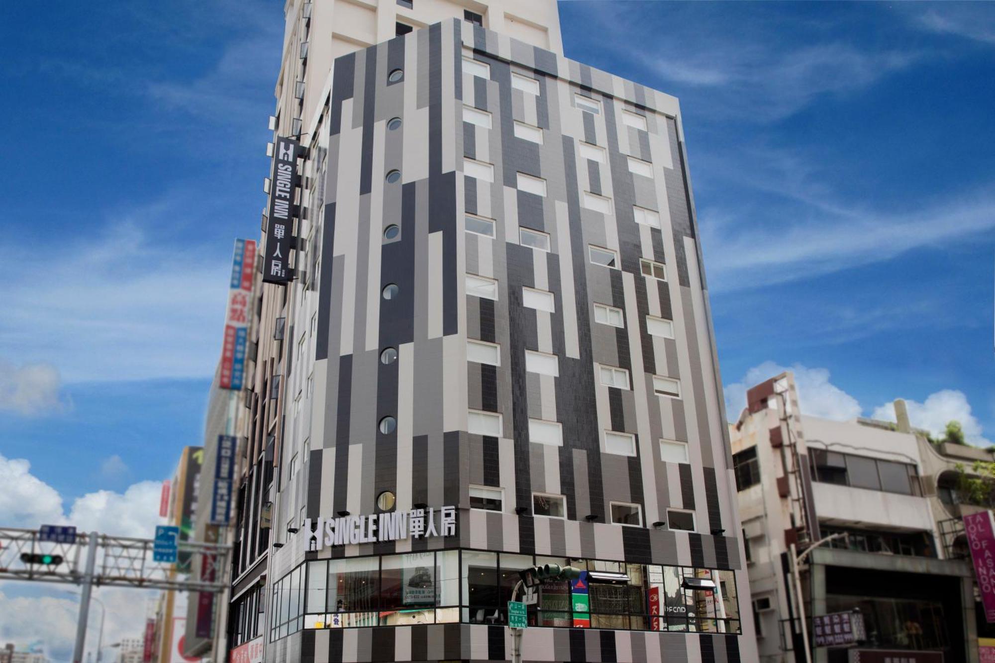 Single Inn-Kaohsiung Station Bagian luar foto