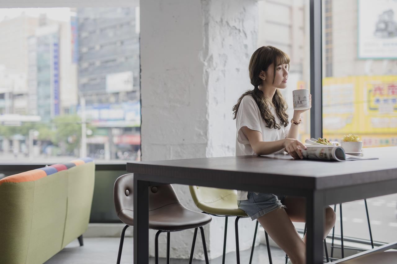 Single Inn-Kaohsiung Station Bagian luar foto