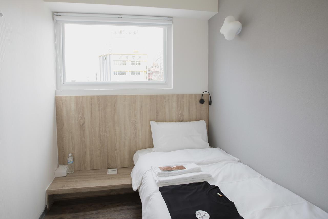 Single Inn-Kaohsiung Station Bagian luar foto