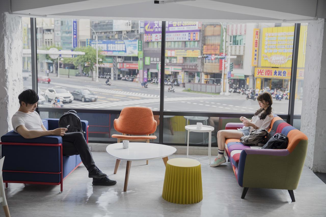 Single Inn-Kaohsiung Station Bagian luar foto