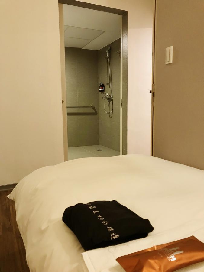 Single Inn-Kaohsiung Station Bagian luar foto