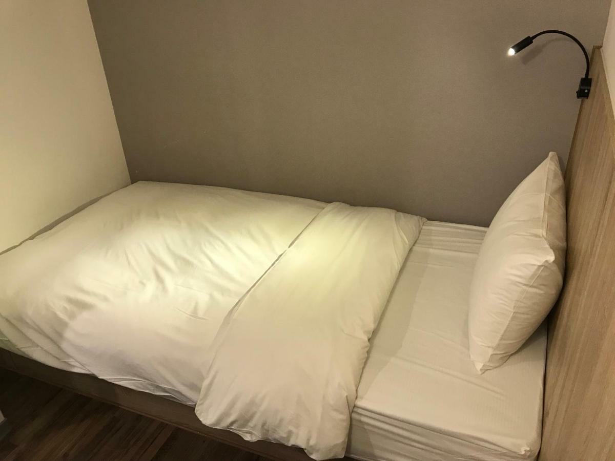 Single Inn-Kaohsiung Station Bagian luar foto